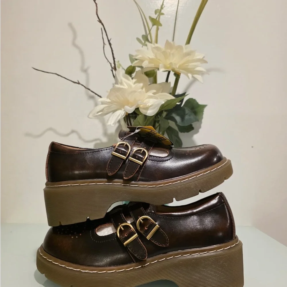 SIZE 8 MARY JANES brown leather with buckle and platform